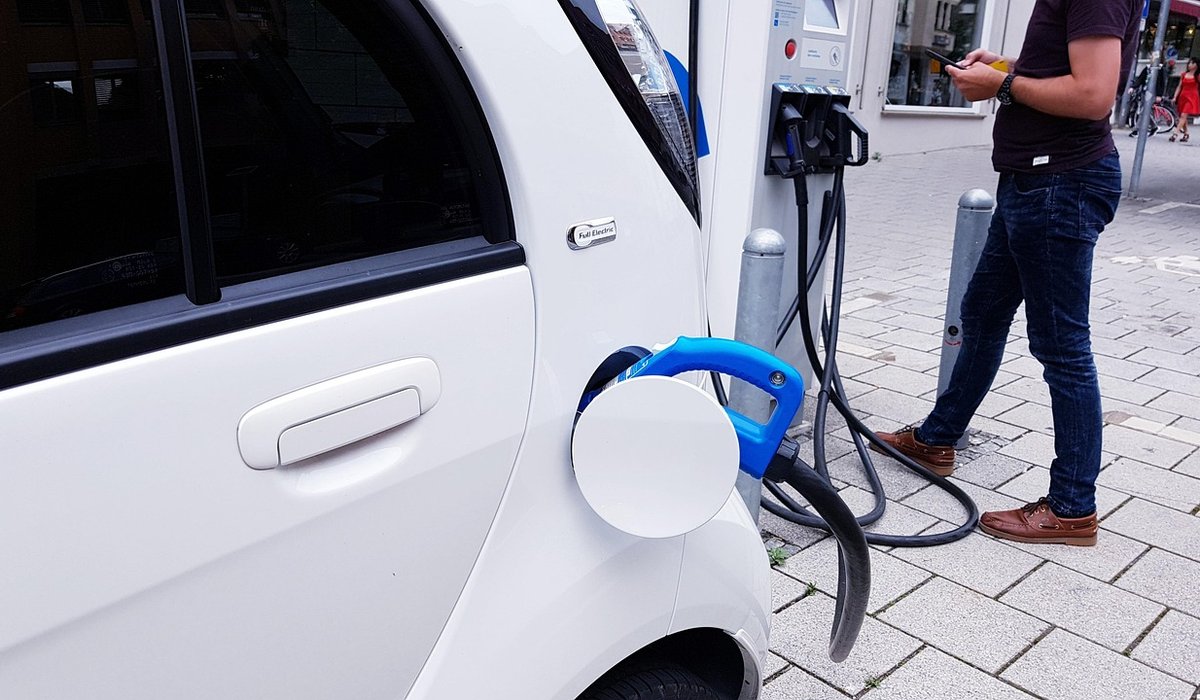 Understanding Different Electric Vehicle Charging Speeds at Home