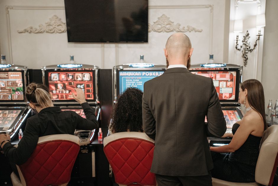 The Hidden Math Behind Every Spin, Bet and Bad Beat