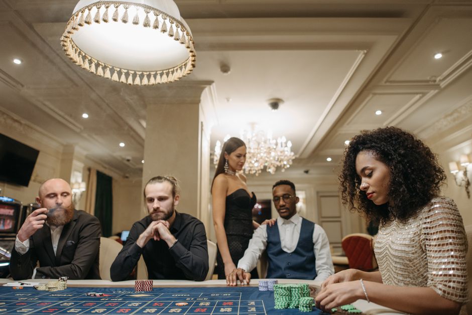 The iGaming Edge: How Smart Players Approach Casino, Betting, Slots & Poker